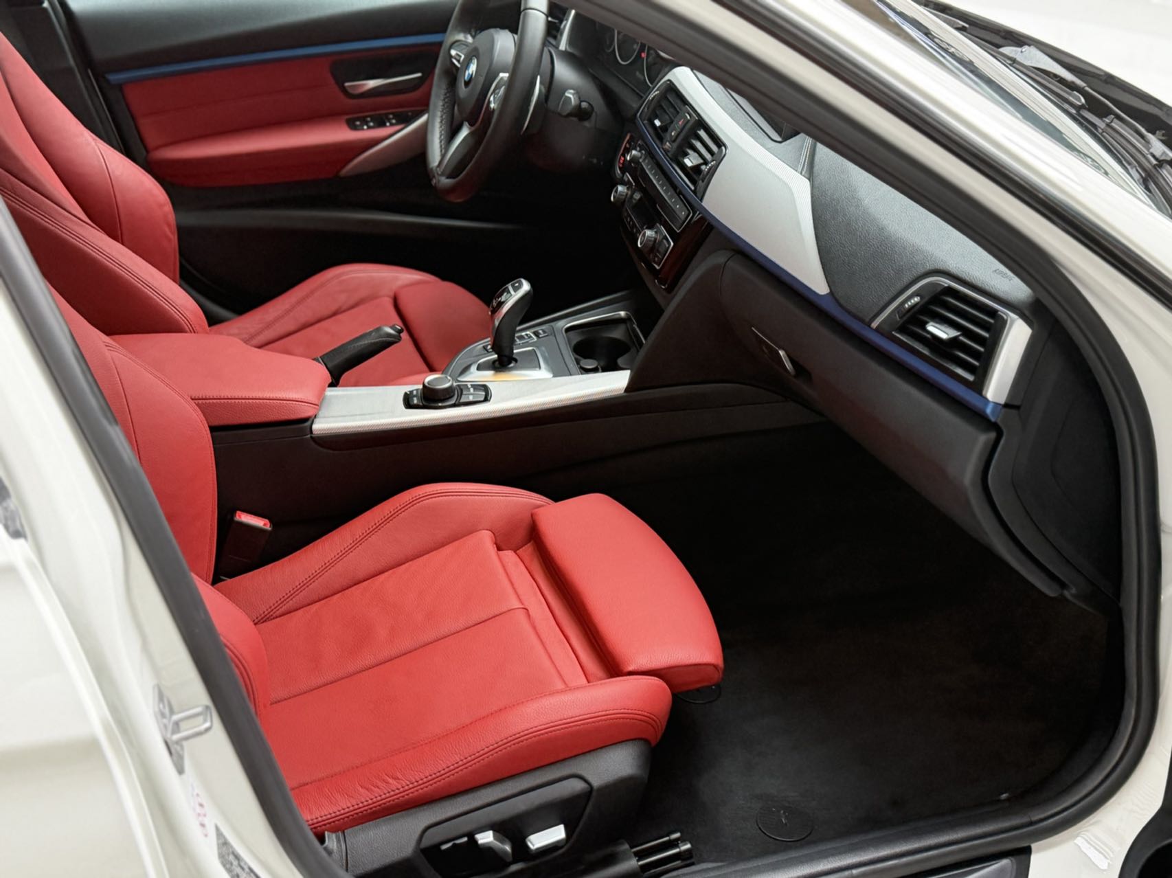 BMW 3 Series 2018 car image #7