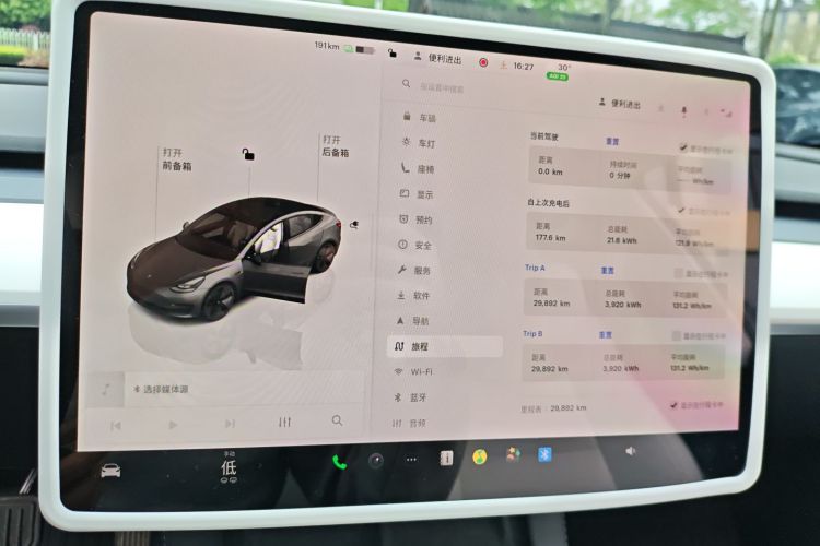 Tesla Model 3 2023 car image #12