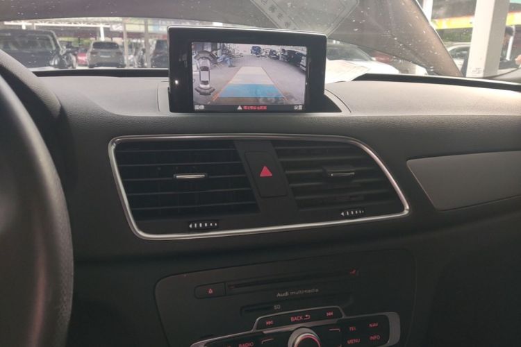 Audi Q3 2016 car image #13
