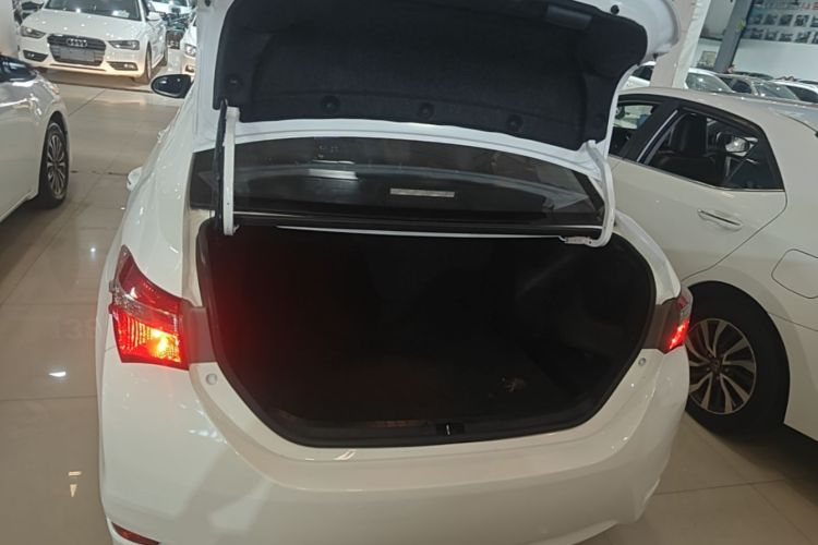Toyota Corolla 2018 immagine di auto #19