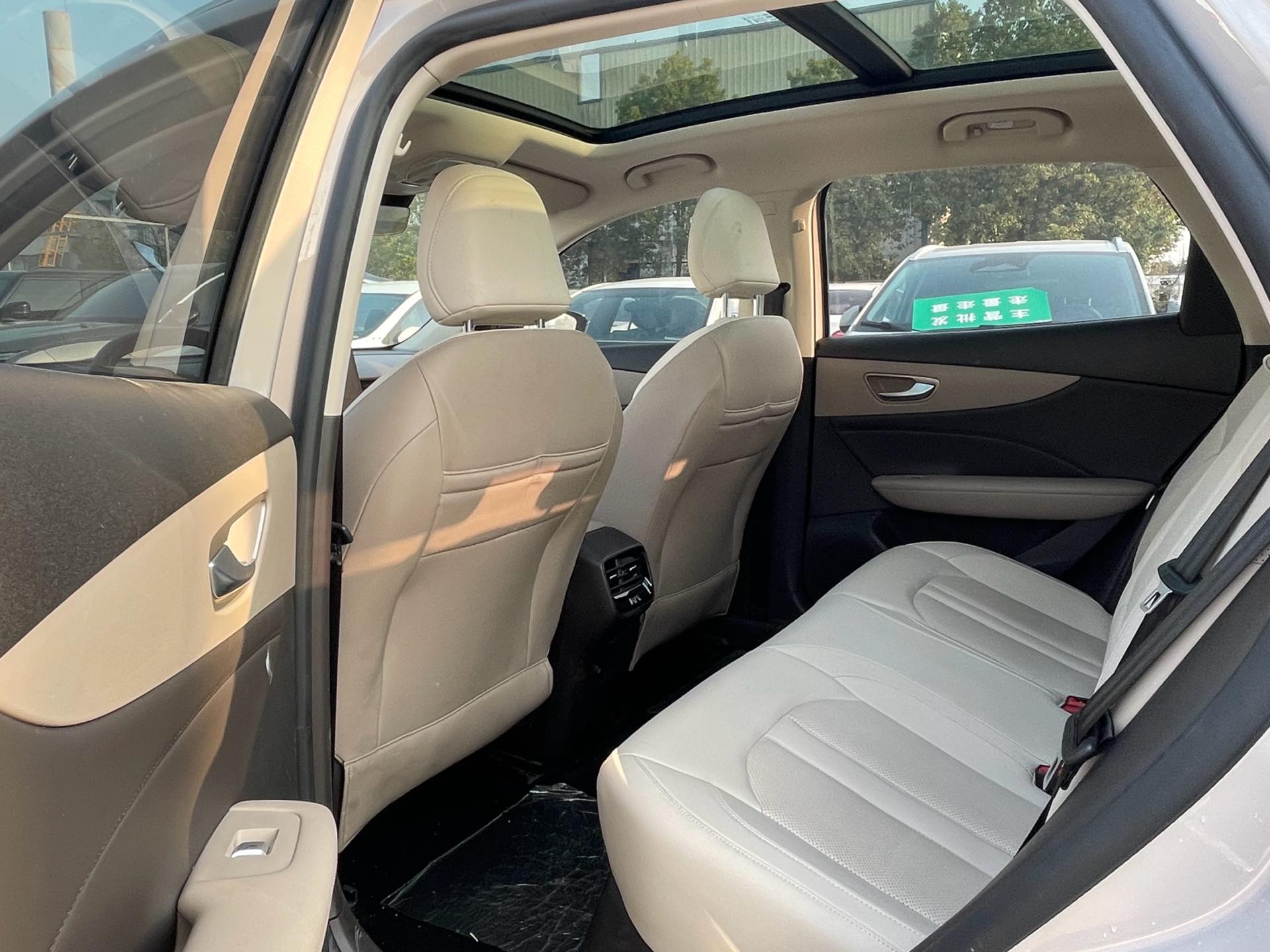 MG ES5 2024 car image #4