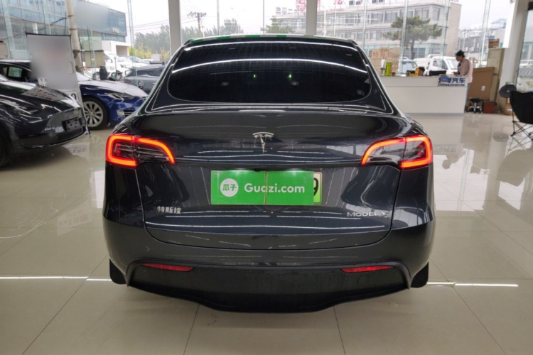 Tesla Model Y 2024 #6 Tesla Model Y 2024 car image #6