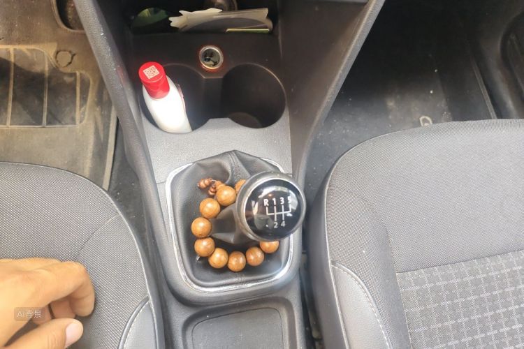 Volkswagen Polo 2015 car image #16
