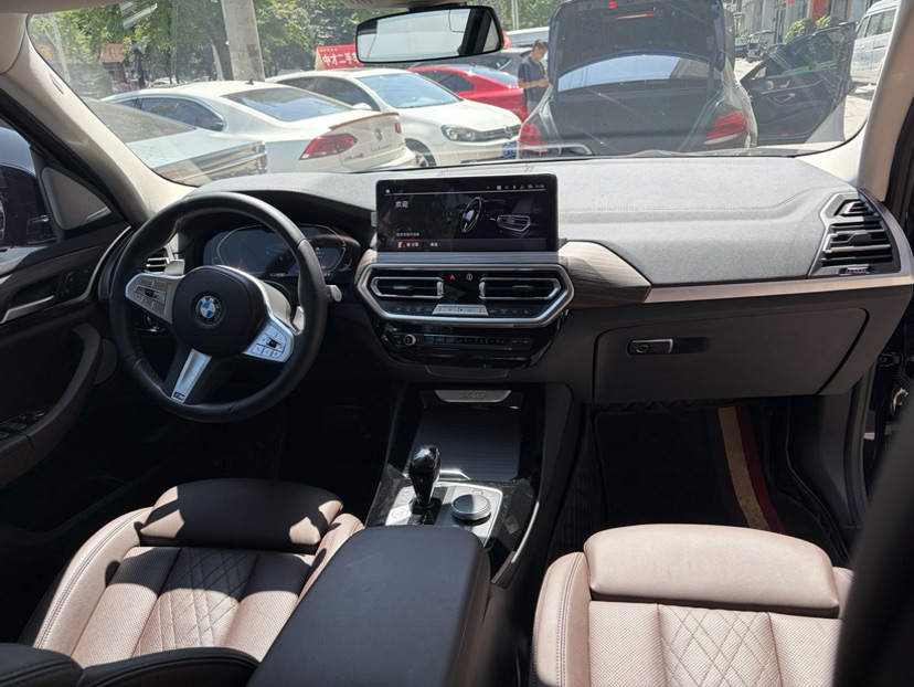 BMW X3 2024 car image #2