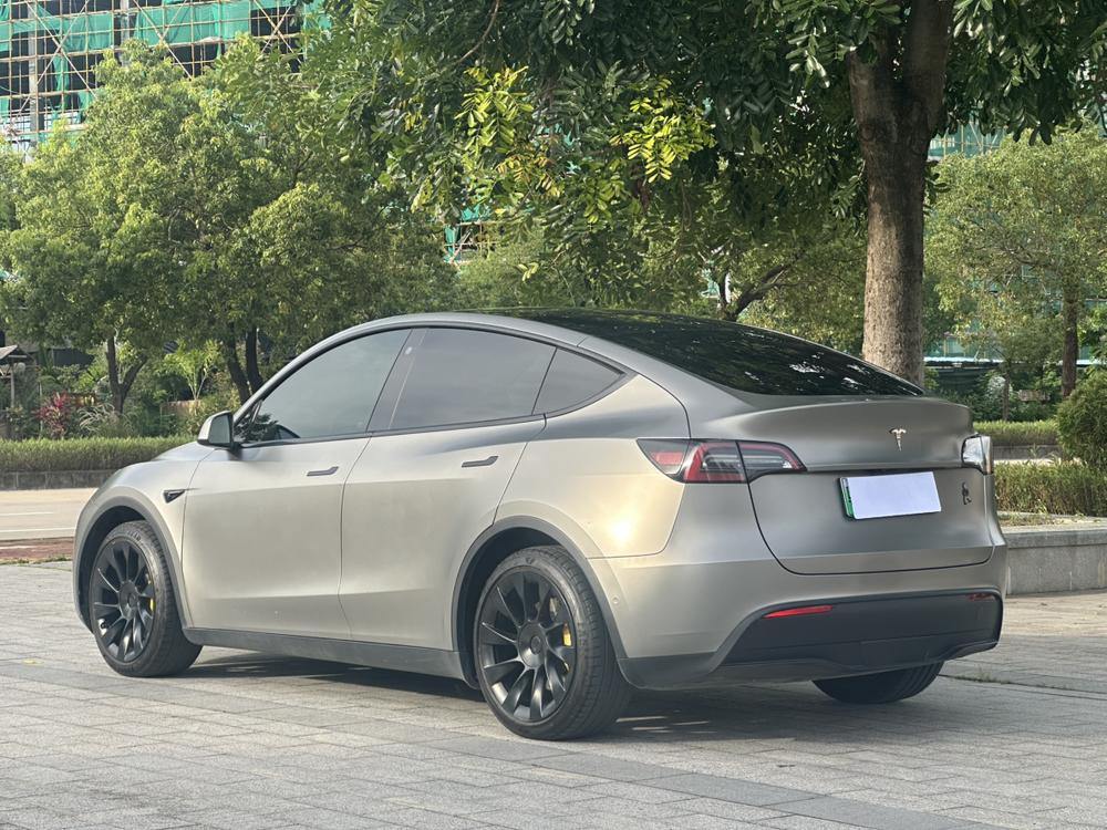 Tesla Model Y 2023 #4 Tesla Model Y 2023 car image #4