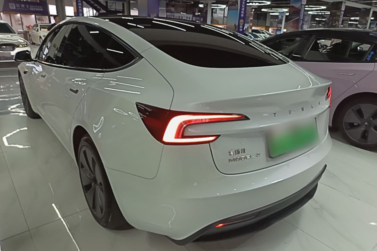 Tesla Model 3 2024 immagine di auto #5