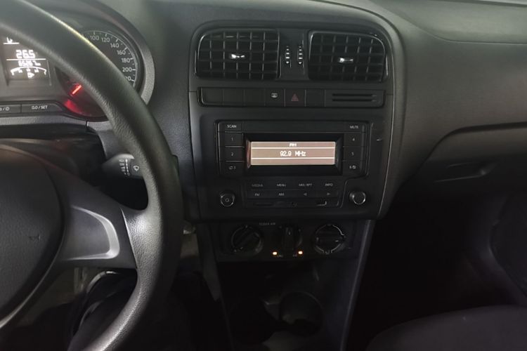 Volkswagen Polo 2017 car image #13
