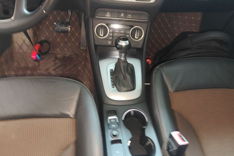 Audi Q3 2017 car image #18
