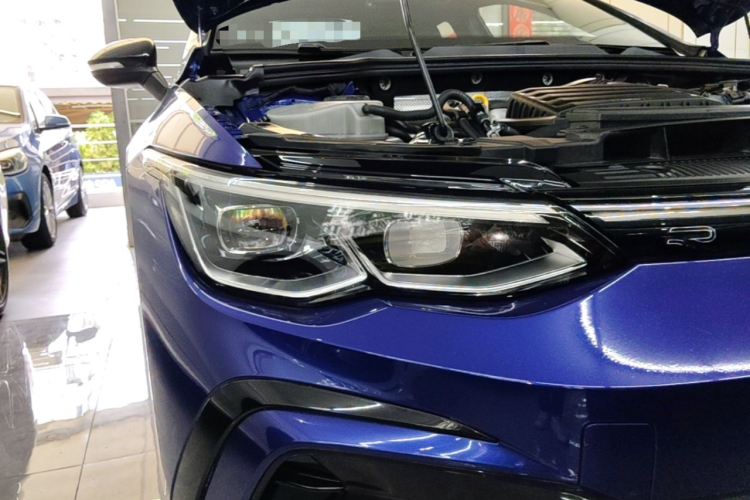 Volkswagen Golf 2021 car image #8