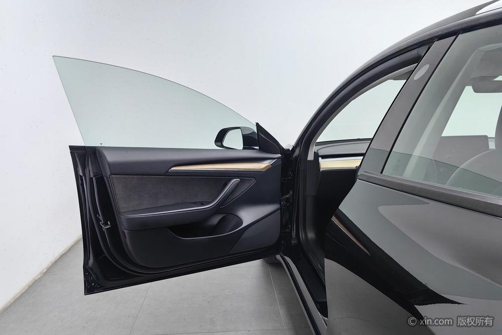 Tesla Model 3 2022 car image #20