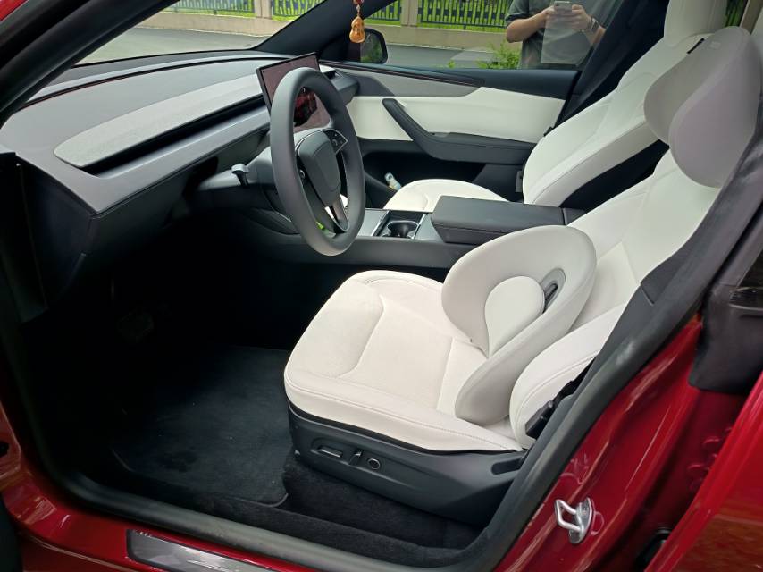 Tesla Model Y 2026 #5 Tesla Model Y 2026 immagine di auto #5
