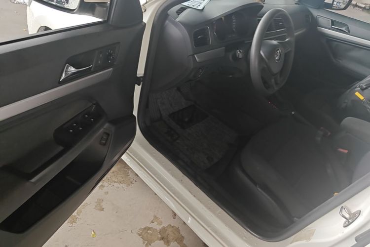 Volkswagen Lavida 2017 car image #12