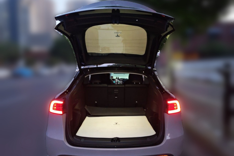 Tesla Model Y 2023 #21 Tesla Model Y 2023 car image #21