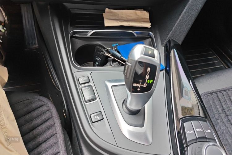 BMW 3 Series 2018 #16 BMW 3 Series 2018 car image #16