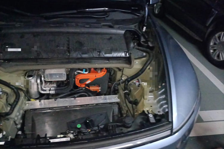 Tesla Model Y 2025 car image #25