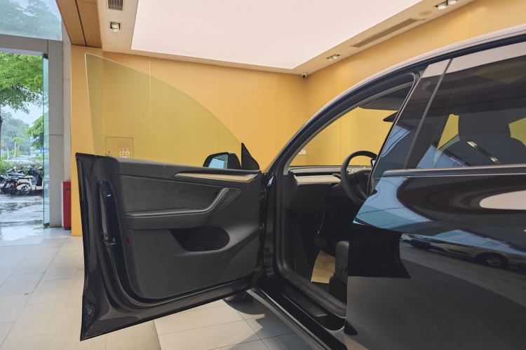Tesla Model Y 2023 #6 Tesla Model Y 2023 car image #6