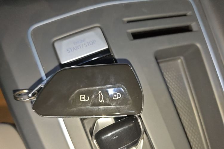 Volkswagen Golf 2023 car image #9