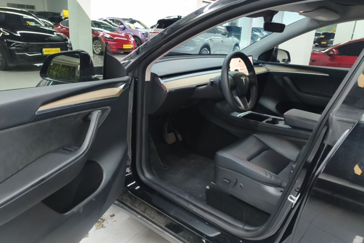 Tesla Model Y 2021 #16 Tesla Model Y 2021 car image #16