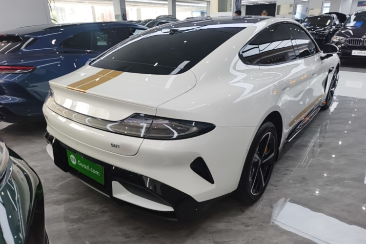 MI SU7 2025 immagine di auto #7