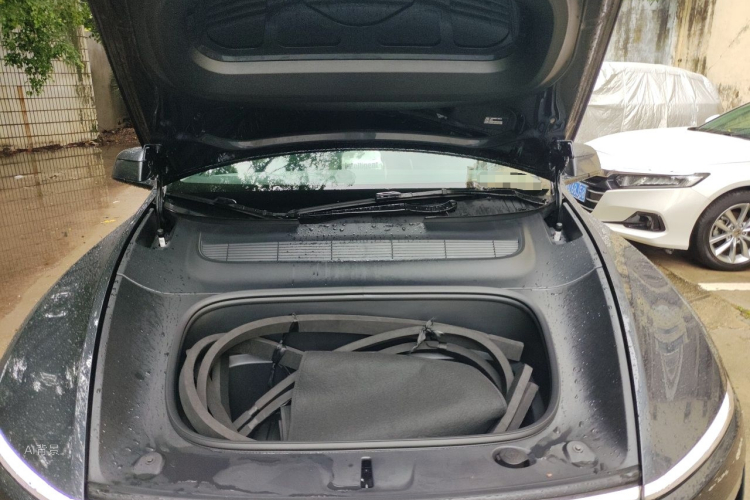 Tesla Model Y 2025 car image #22