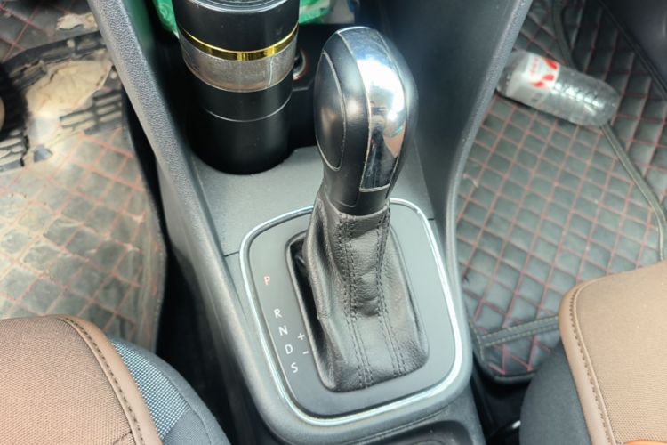 Volkswagen Polo 2016 car image #14