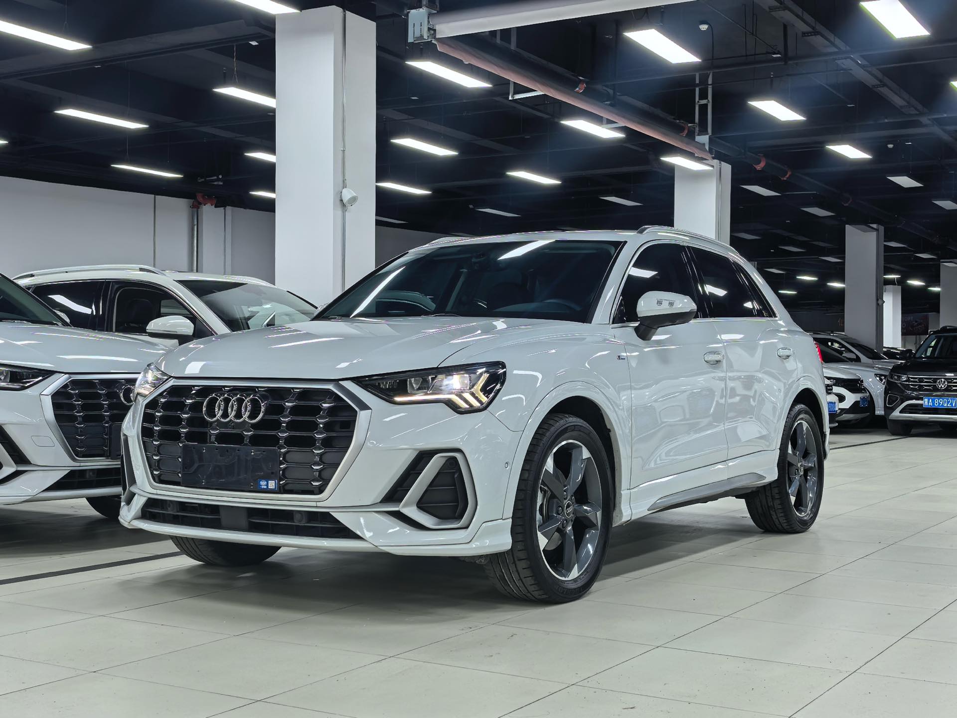 Audi Q3 2022 car image 