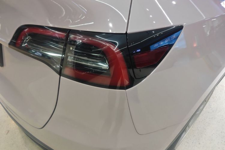 Tesla Model Y 2022 car image #3