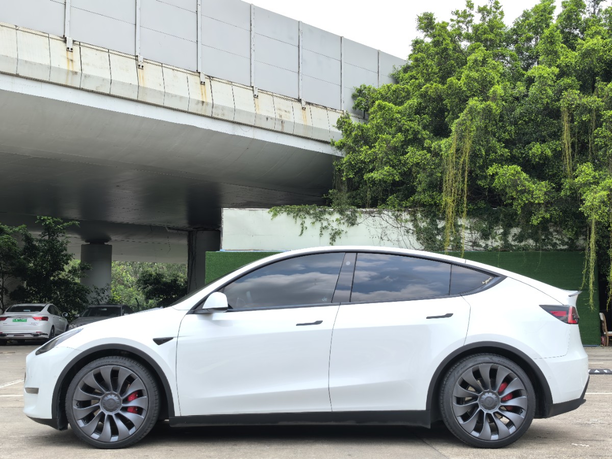 Tesla Model Y 2022 #4 Tesla Model Y 2022 car image #4