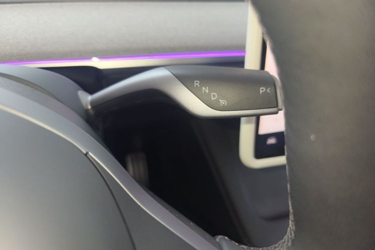 Tesla Model Y 2024 immagine di auto #14