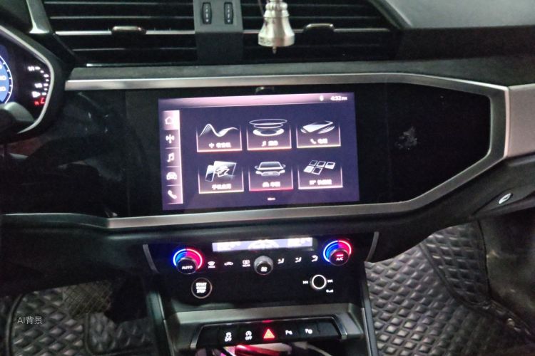 Audi Q3 2021 car image #15