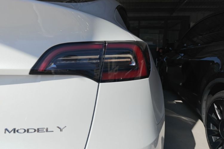 Tesla Model Y 2024 #8 Tesla Model Y 2024 image de voiture #8