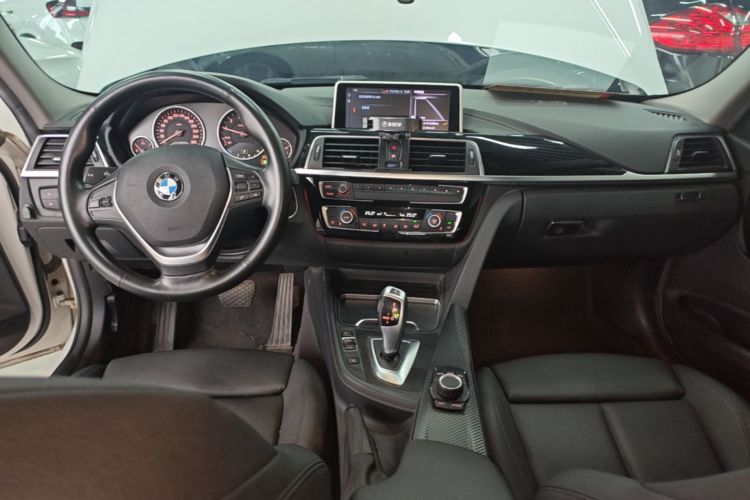 BMW 3 Series 2017 car image #10