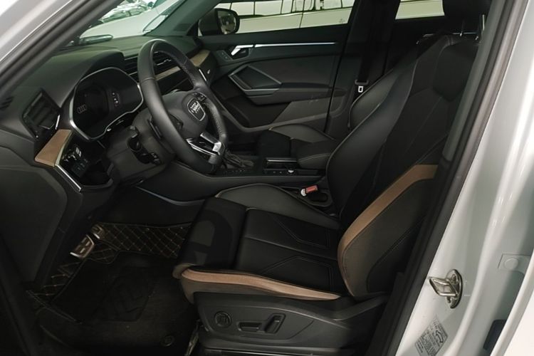 Audi Q3 2024 car image #15