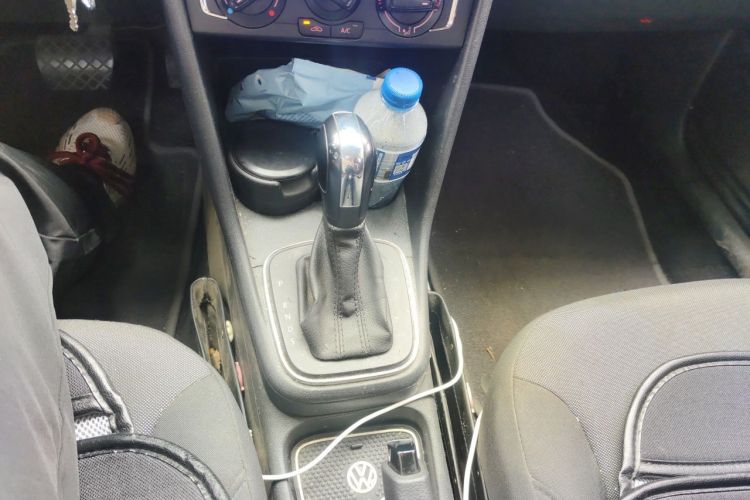 Volkswagen Polo 2015 car image #14