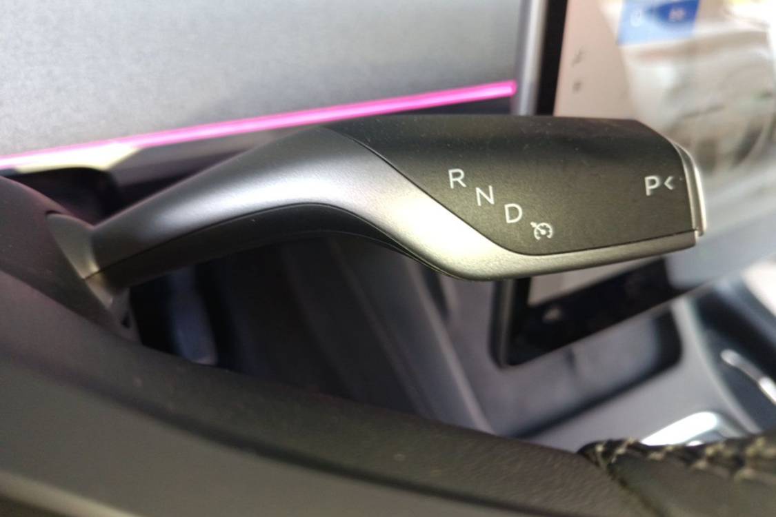 Tesla Model Y 2024 car image #29