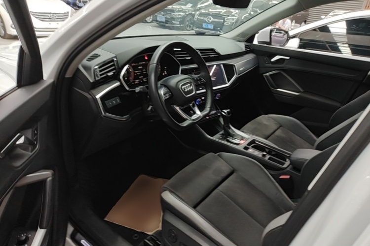 Audi Q3 2023 #15 Audi Q3 2023 car image #15