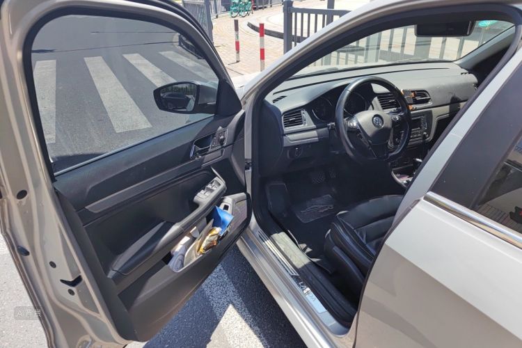 Volkswagen Lavida 2017 car image #18