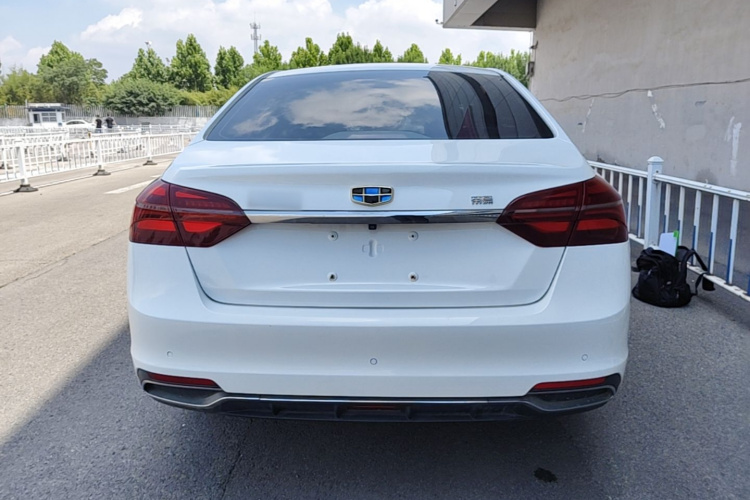 GEELY Emgrand 2019 #4 GEELY Emgrand 2019 car image #4