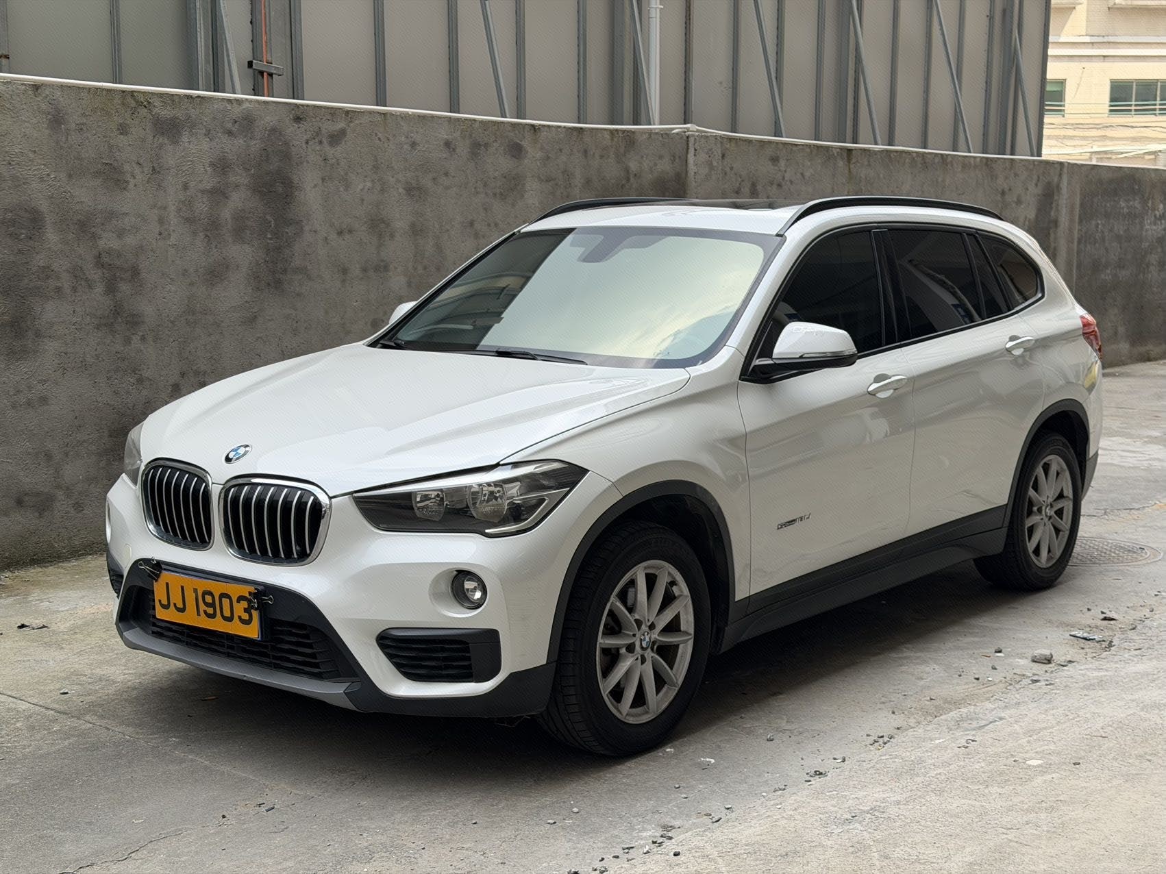 BMW X1 2017 BMW X1 2017 car image