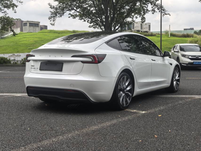 Tesla Model 3 2025 car image #10