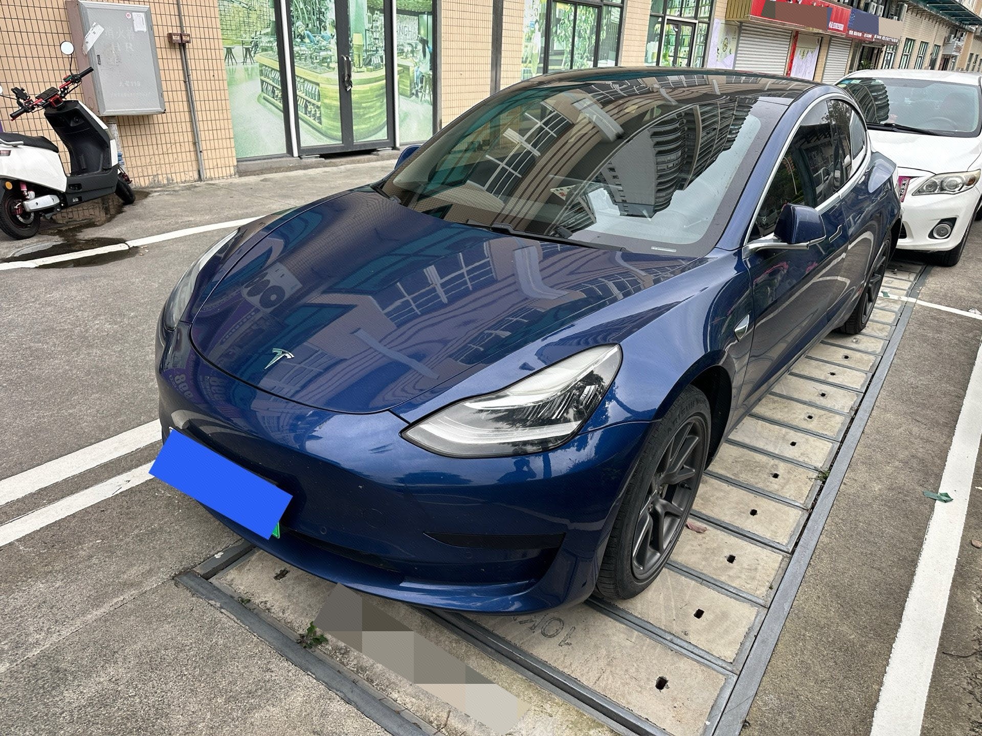 Tesla Model 3 2020 car image 