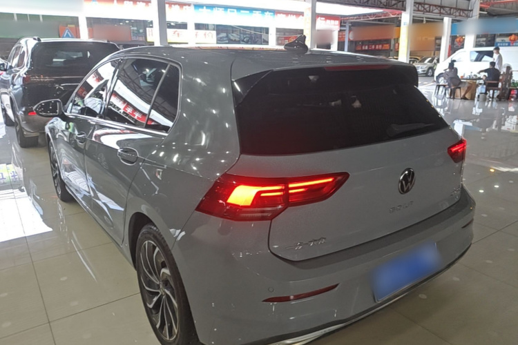 Volkswagen Golf 2022 car image #5