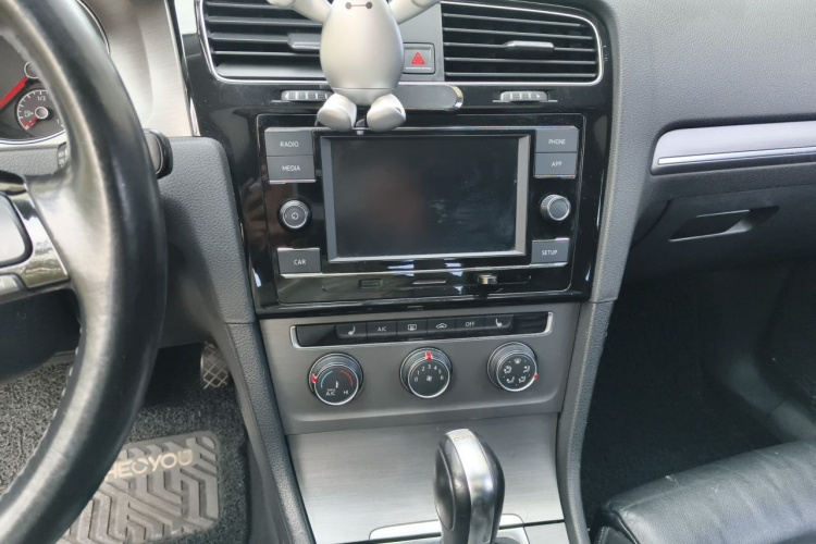 Volkswagen Golf 2015 car image #17