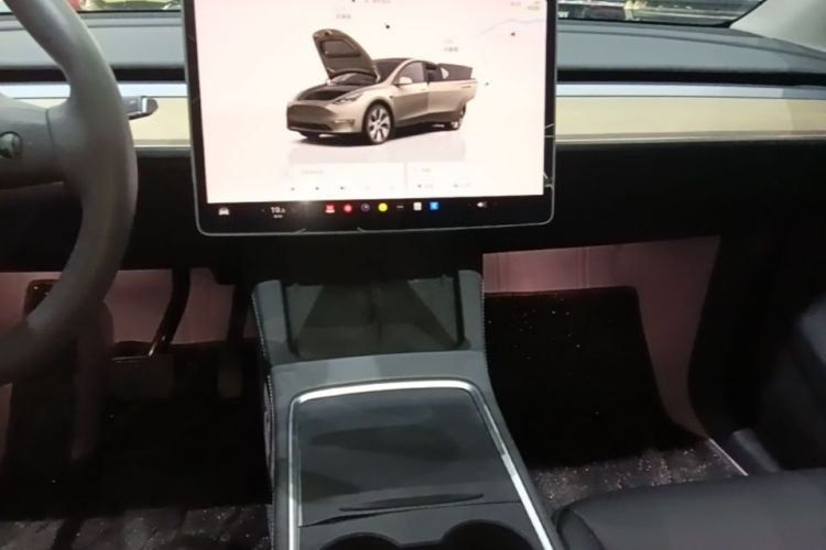 Tesla Model Y 2023 #13 Tesla Model Y 2023 car image #13