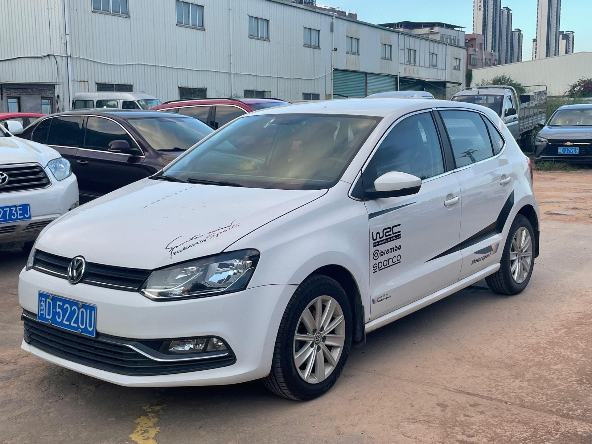 Volkswagen Polo 2015 car image 