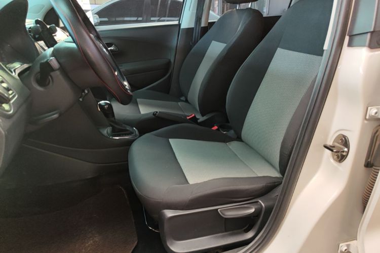 Volkswagen Polo 2018 car image #15