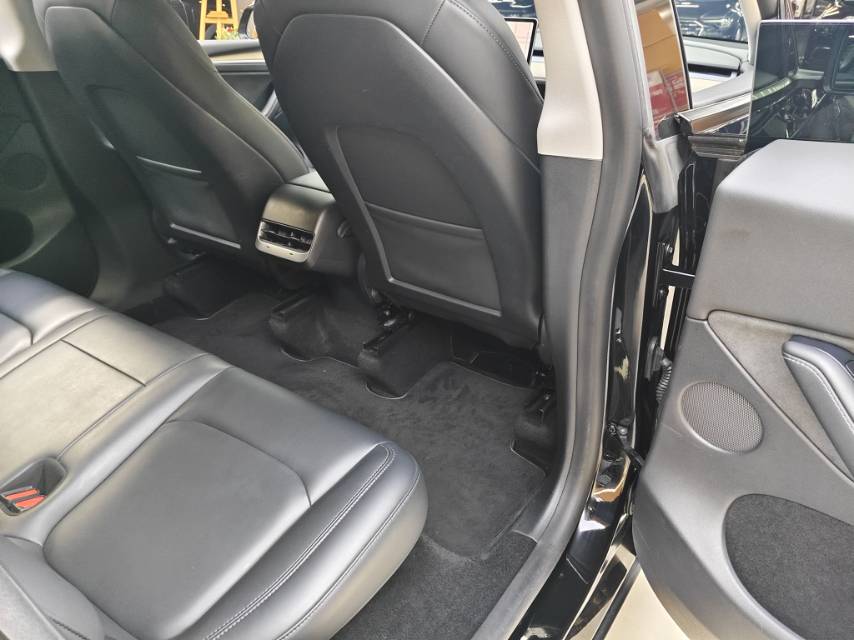 Tesla Model Y 2021 immagine di auto #6