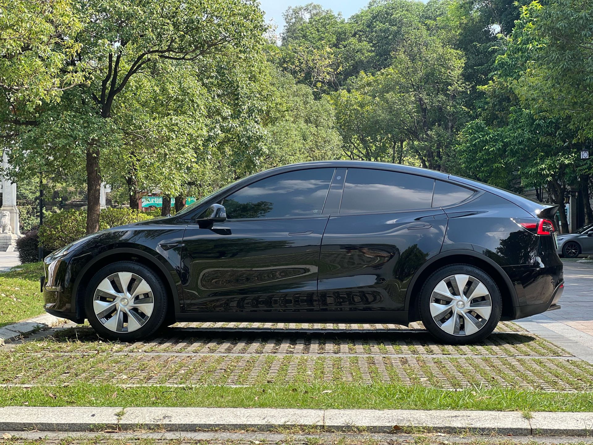 Tesla Model Y 2022 car image #5