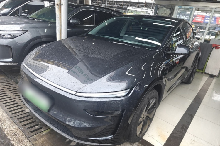 Tesla Model Y 2025 #2 Tesla Model Y 2025 car image #2