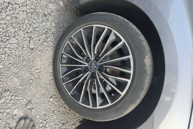 BYD Han 2023 car image #9